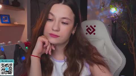 Snapshot of _nemalkovamia chatting on 16, 12, 2025 Mia with a big heart online show from 16, 12, 2025