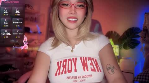 Snapshot of _nippleticklexxx chatting on 25, 9, 2025 Lily online show from 25, 9, 2025