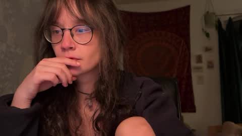 Snapshot of _nyxo chatting on 5, 4, 2026 Mila online show from 5, 4, 2026