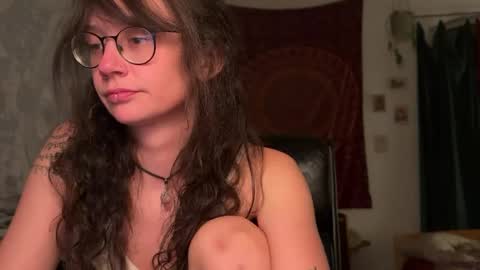Snapshot of _nyxo chatting on 27, 4, 2026 Mila online show from 27, 4, 2026