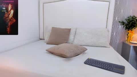  peach1  online show from 4, 2, 2025