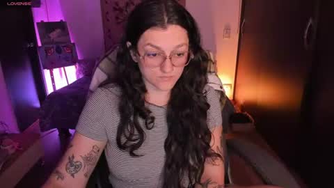 Snapshot of _peach__ chatting on 9, 7, 2026 violeta ig online show from 9, 7, 2026