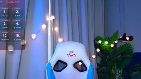 Snapshot of _ramona__ chatting on 13, 10, 2025 im Amy online show from 13, 10, 2025