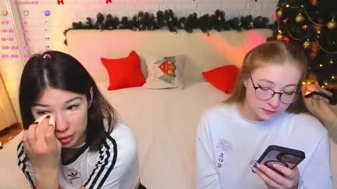 Snapshot of _ramune_ chatting on 21, 12, 2025 Merlizz Eva Jane Mila Nicole left to right online show from 21, 12, 2025