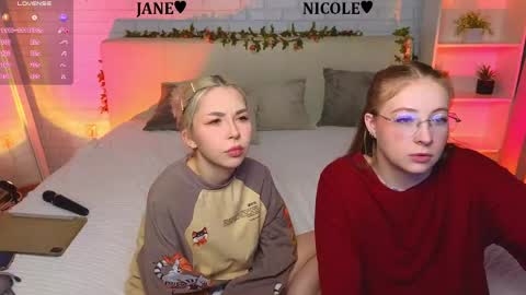 Snapshot of _ramune_ chatting on 28, 4, 2026 Merlizz Eva Jane Mila Nicole left to right online show from 28, 4, 2026