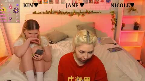 Snapshot of _ramune_ chatting on 27, 5, 2026 Merlizz Eva Jane Mila Nicole left to right online show from 27, 5, 2026