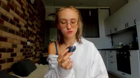 Snapshot of _ruby_kim chatting on 14, 9, 2025 Ruby online show from 14, 9, 2025