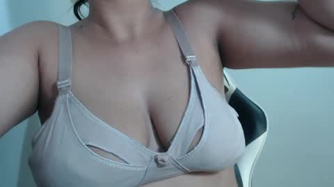 Snapshot of _samantha_fox19 chatting on 5, 4, 2026 _samantha_fox19 online show from 5, 4, 2026