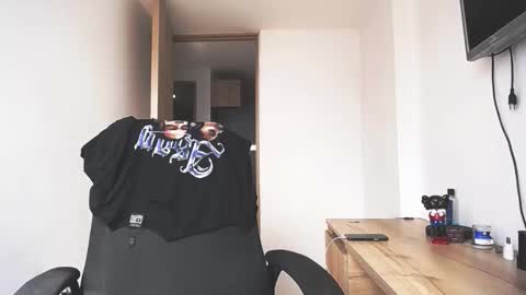 Juan Pablo-independent model online show from 2, 3, 2026