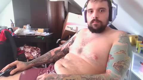 _smiley_bear27 online show from 6, 11, 2025