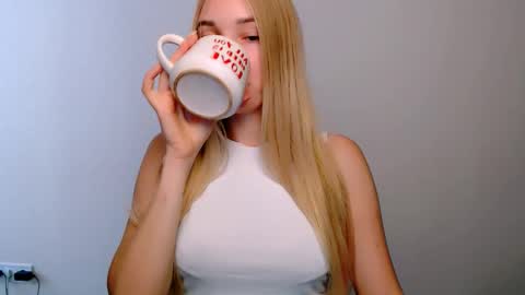 Snapshot of _snow_queen__ chatting on 14, 10, 2025 Rachel online show from 14, 10, 2025