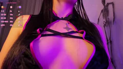 Snapshot of _strawberrycream chatting on 4, 10, 2025 Angela online show from 4, 10, 2025