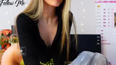 Snapshot of _sweetcams_ chatting on 14, 12, 2024 Dasha online show from 14, 12, 2024