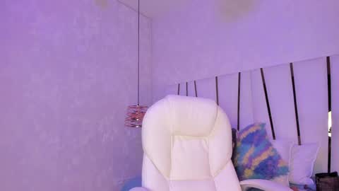 Snapshot of _tinyrousse_ chatting on 12, 1, 2025 Rousse online show from 12, 1, 2025