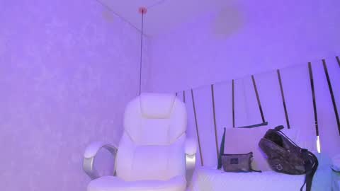 Snapshot of _tinyrousse_ chatting on 18, 1, 2025 Rousse online show from 18, 1, 2025