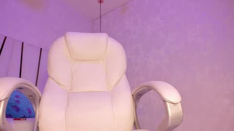 Snapshot of _tinyrousse_ chatting on 28, 1, 2025 Rousse online show from 28, 1, 2025