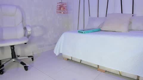 Snapshot of _tinyrousse_ chatting on 16, 2, 2025 Rousse online show from 16, 2, 2025