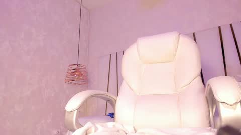 Snapshot of _tinyrousse_ chatting on 19, 2, 2025 Rousse online show from 19, 2, 2025