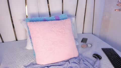 Snapshot of _tinyrousse_ chatting on 7, 3, 2025 Rousse online show from 7, 3, 2025