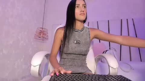 Snapshot of _tinyrousse_ chatting on 8, 3, 2025 Rousse online show from 8, 3, 2025