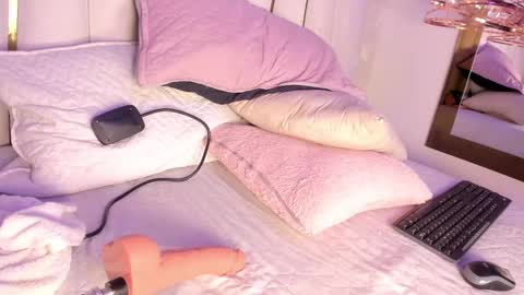 Snapshot of _tinyrousse_ chatting on 11, 3, 2025 Rousse online show from 11, 3, 2025