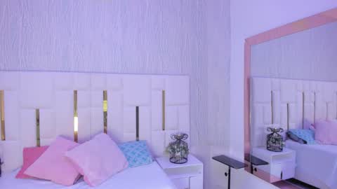 Snapshot of _tinyrousse_ chatting on 5, 10, 2025 Rousse online show from 5, 10, 2025