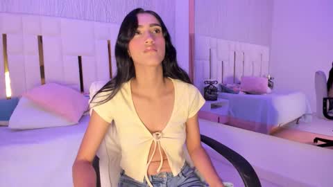 Snapshot of _tinyrousse_ chatting on 5, 11, 2025 Rousse online show from 5, 11, 2025