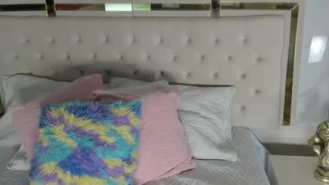 Snapshot of _tinyrousse_ chatting on 23, 11, 2025 Rousse online show from 23, 11, 2025