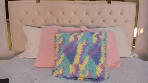 Snapshot of _tinyrousse_ chatting on 27, 11, 2025 Rousse online show from 27, 11, 2025