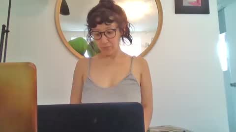 Snapshot of _tutti_frutti_ chatting on 8, 5, 2026 _tutti_frutti_ online show from 8, 5, 2026