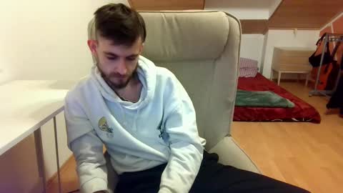 Snapshot of _v_l_a_d_ chatting on 5, 2, 2025 Vlad online show from 5, 2, 2025