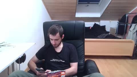 Snapshot of _v_l_a_d_ chatting on 28, 10, 2025 Vlad online show from 28, 10, 2025