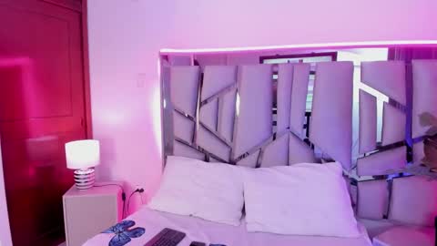 _valeria_saenz_ online show from 29, 9, 2025