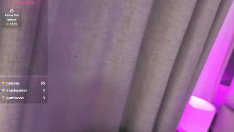 _valeria_saenz_ online show from 14, 1, 2026