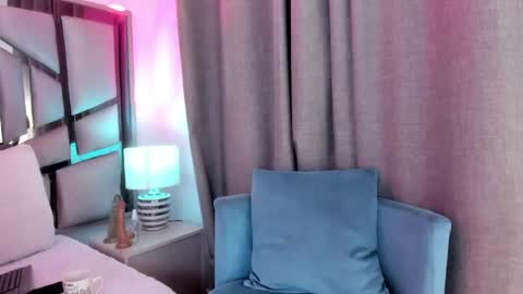 _valeria_saenz_ online show from 2, 5, 2026