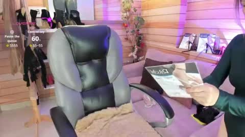 Snapshot of _victoria_collins chatting on 5, 7, 2026 Sol online show from 5, 7, 2026