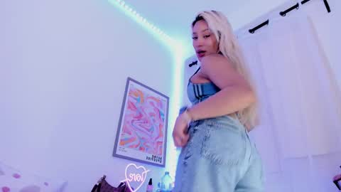 Snapshot of _viioletweekend_ chatting on 26, 2, 2025 online show from 26, 2, 2025