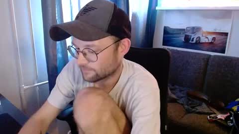 Snapshot of _whoisthatguy_ chatting on 27, 5, 2026 _whoisthatguy_ online show from 27, 5, 2026