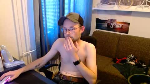 Snapshot of _whoisthatguy_ chatting on 10, 6, 2026 _whoisthatguy_ online show from 10, 6, 2026