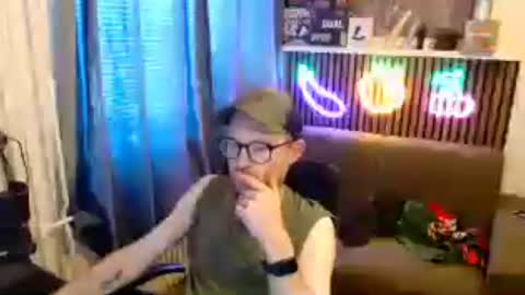 Snapshot of _whoisthatguy_ chatting on 19, 6, 2026 _whoisthatguy_ online show from 19, 6, 2026