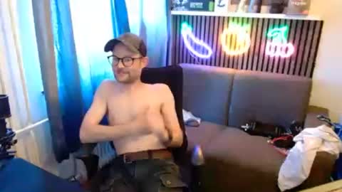 Snapshot of _whoisthatguy_ chatting on 20, 6, 2026 _whoisthatguy_ online show from 20, 6, 2026