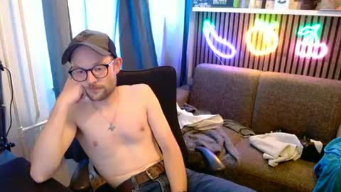 Snapshot of _whoisthatguy_ chatting on 7, 7, 2026 _whoisthatguy_ online show from 7, 7, 2026
