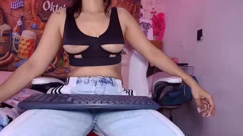 Snapshot of a_aisha chatting on 3, 10, 2025 Aisha online show from 3, 10, 2025