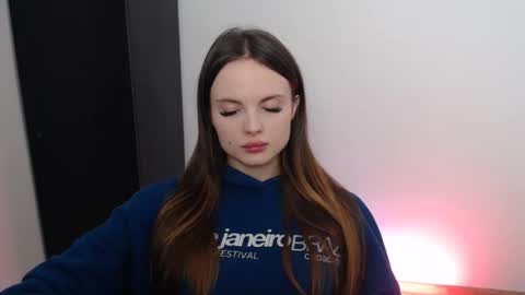 Snapshot of a_ariella_ chatting on 12, 9, 2025 a_ariella_ online show from 12, 9, 2025