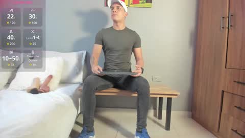 Snapshot of aaron_11_ chatting on 18, 4, 2026 Aaron online show from 18, 4, 2026