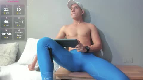 Snapshot of aaron_11_ chatting on 19, 4, 2026 Aaron online show from 19, 4, 2026