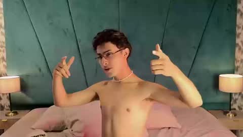 Aaron Ezequiel online show from 9, 9, 2025