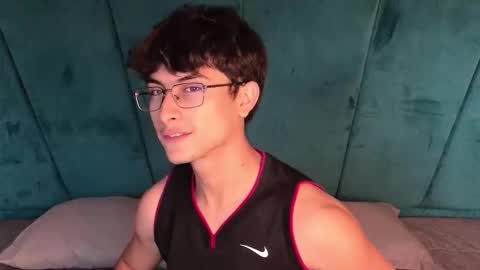 Aaron Ezequiel online show from 4, 2, 2026