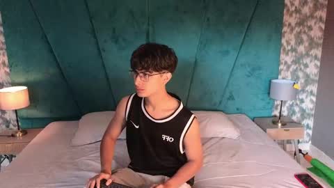 Aaron Ezequiel online show from 19, 4, 2026