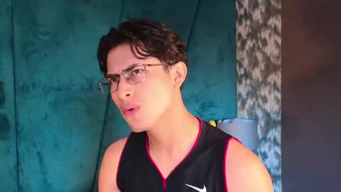 Aaron Ezequiel online show from 5, 5, 2026